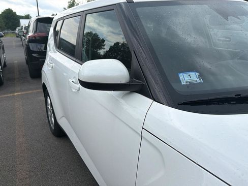 Used 2023 Kia Soul LX w/ Option Group 015 FWD image 27
