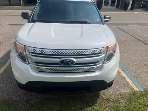 Used 2013 Ford Explorer XLT AWD/4WD image 4