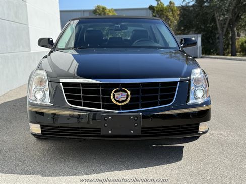 Used 2011 Cadillac DTS Premium image 5