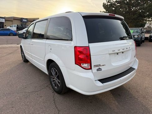 Used 2017 Dodge Grand Caravan SXT image 5