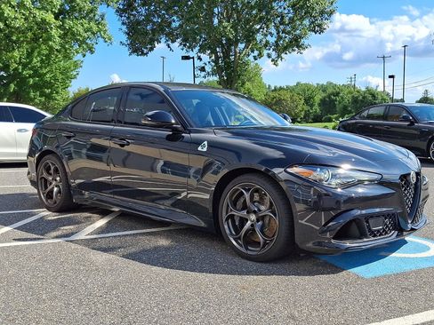 Used 2023 Alfa Romeo Giulia Quadrifoglio RWD image 3