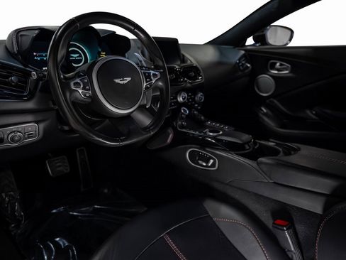 Used 2020 Aston Martin V8 Vantage Coupe image 35