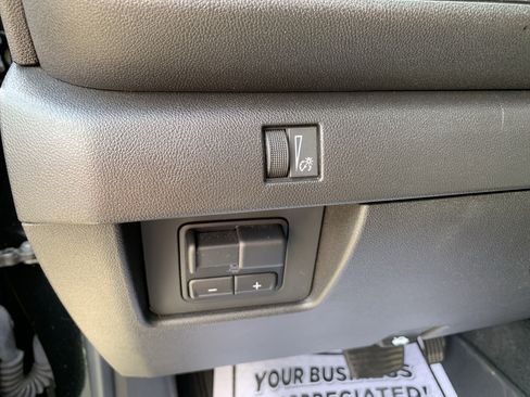 Used 2024 Chevrolet Colorado Trail Boss w/ Technology Package AWD/4WD image 22
