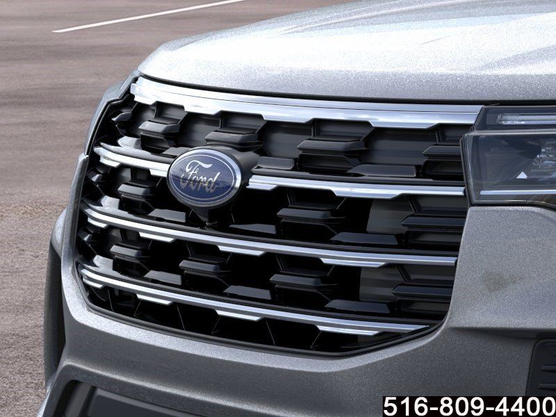 Used 2025 Ford Explorer Active AWD/4WD image 18