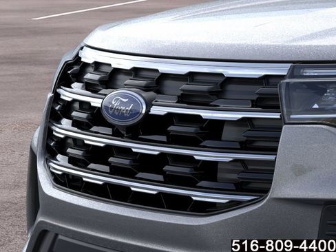 Used 2025 Ford Explorer Active AWD/4WD image 18