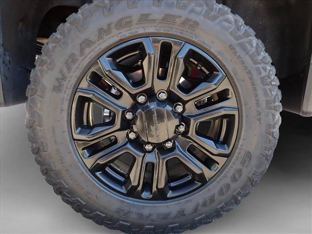 Used 2023 GMC Sierra 2500 Denali w/ Denali Black Diamond Edition AWD/4WD image 7