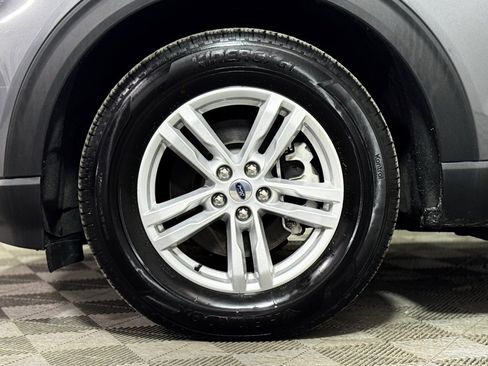 Used 2023 Ford Explorer XLT image 2