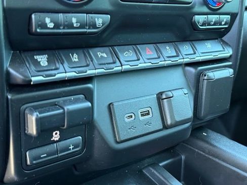 Used 2022 GMC Sierra 3500 Denali w/ Denali Ultimate Package image 19