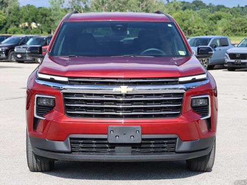 Used 2025 Chevrolet Traverse LT w/ Driver Confidence Package AWD/4WD image 2