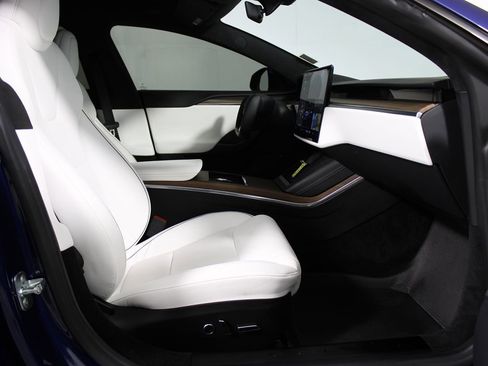Used 2022 Tesla Model S Plaid image 11