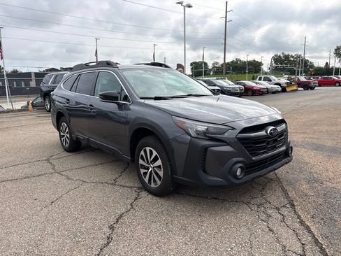 Used 2024 Subaru Outback Premium AWD/4WD image 1