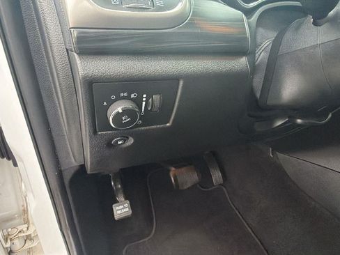 Used 2020 Jeep Grand Cherokee Altitude RWD image 25