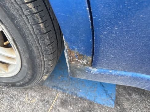 Used 2010 Ford Focus SE image 3