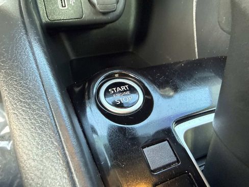 Used 2022 Nissan Versa SV image 28