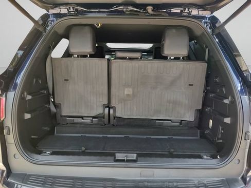 Used 2023 Toyota Sequoia Platinum AWD/4WD image 33