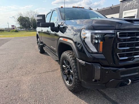 Used 2024 GMC Sierra 2500 AT4 w/ AT4 Premium Plus Package AWD/4WD image 14