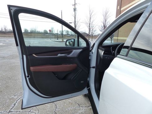 Used 2025 Cadillac XT5 Sportv w/ Technology Package image 17