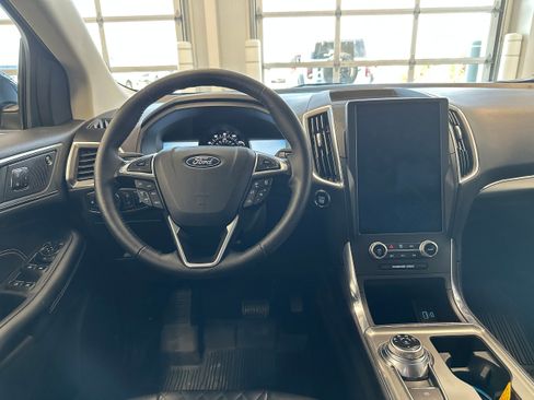 Used 2024 Ford Edge Titanium w/ Class II Trailer Tow Package image 16