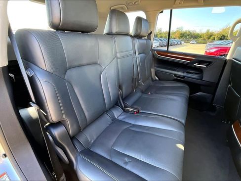 Used 2020 Lexus LX 570 4WD w/ Luxury Package image 19