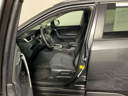Used 2021 Toyota RAV4 LE AWD/4WD image 19
