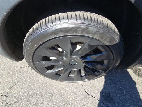 Used 2023 Tesla Model Y Long Range image 24