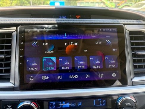 Used 2019 Toyota Highlander XLE AWD/4WD image 10