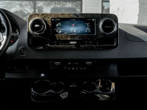 Used 2022 Mercedes-Benz Sprinter 3500 image 19