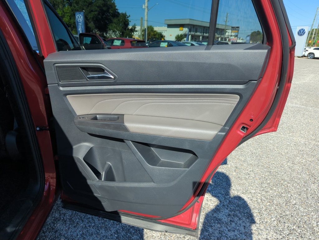 Used 2023 Volkswagen Atlas Cross Sport SE w/ Panoramic Sunroof Package FWD image 33