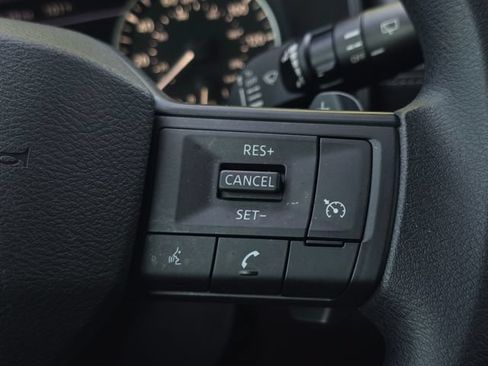 Used 2025 Nissan Rogue S AWD/4WD image 22