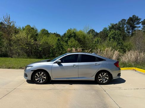 Used 2017 Honda Civic EX image 2