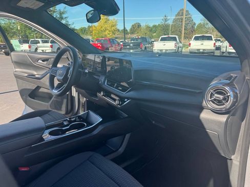 Used 2026 Chevrolet Equinox LT AWD/4WD image 32