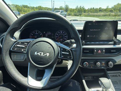 Used 2023 Kia Forte LXS w/ LXS Technology Package FWD image 24