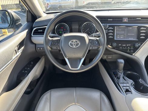 Used 2018 Toyota Camry LE image 11