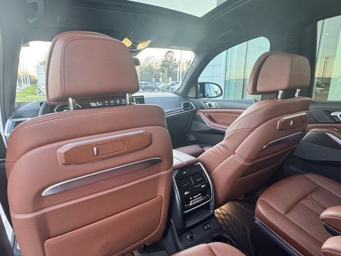 Used 2023 BMW X7 M60i w/ Executive Package image 18