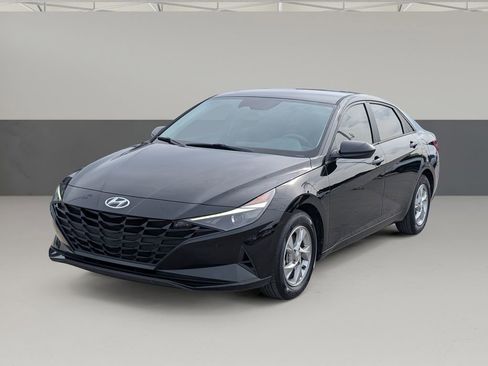 Used 2023 Hyundai Elantra SE FWD image 6