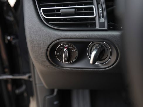 Used 2025 Porsche Macan image 20