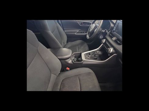 Used 2021 Toyota RAV4 LE AWD/4WD image 18
