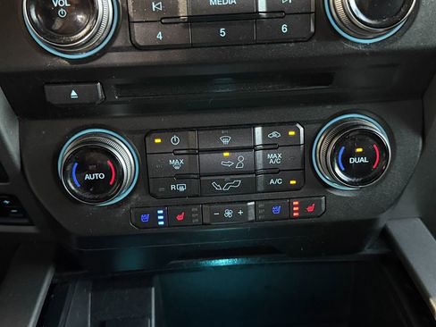 Used 2017 Ford F150 Raptor w/ Equipment Group 802A Luxury image 24