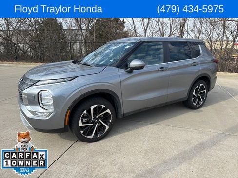 Used 2024 Mitsubishi Outlander SE image 1