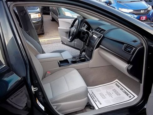 Used 2017 Toyota Camry LE FWD image 11