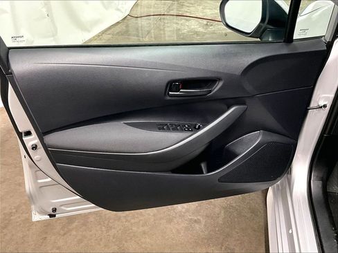 Certified 2025 Toyota Corolla LE FWD image 9