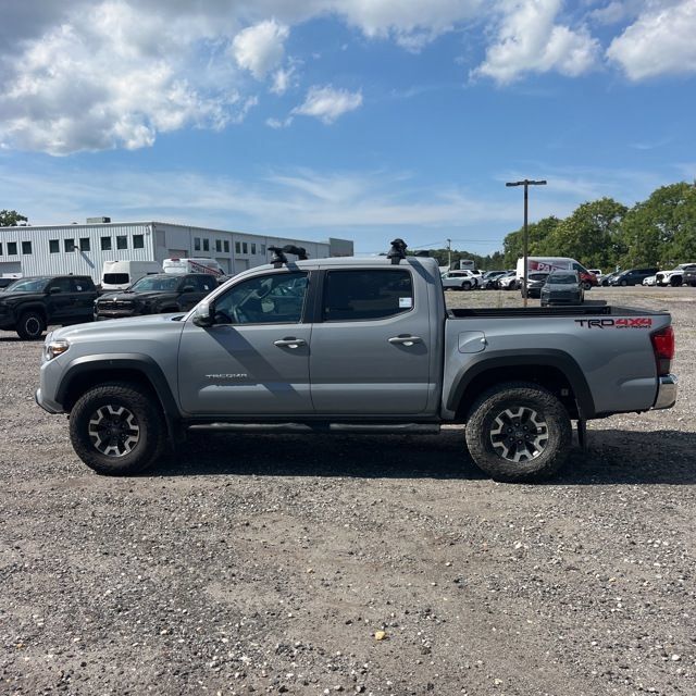 Used 2019 Toyota Tacoma TRD Off-Road AWD/4WD image 2