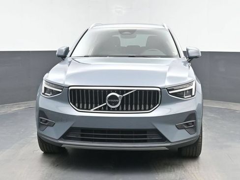 Used 2023 Volvo XC40 B4 Ultimate FWD image 3