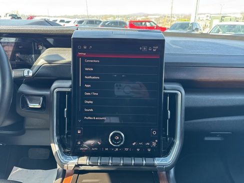 Used 2025 GMC Yukon XL Denali image 22