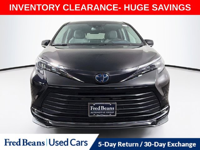 Used 2024 Toyota Sienna XLE w/ XLE Plus Package AWD/4WD image 2