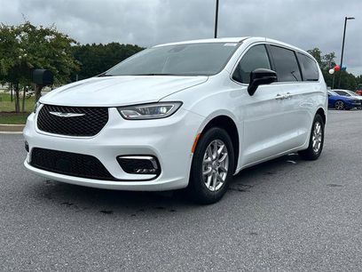 New 2026 Chrysler Pacifica Select