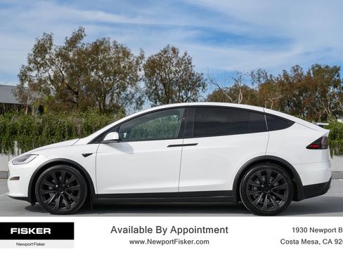 Used 2023 Tesla Model X Plaid image 3