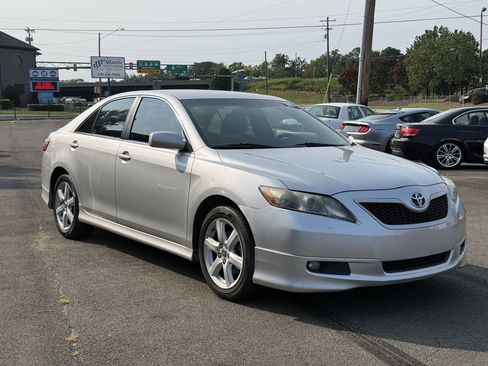 Used 2009 Toyota Camry SE FWD image 2