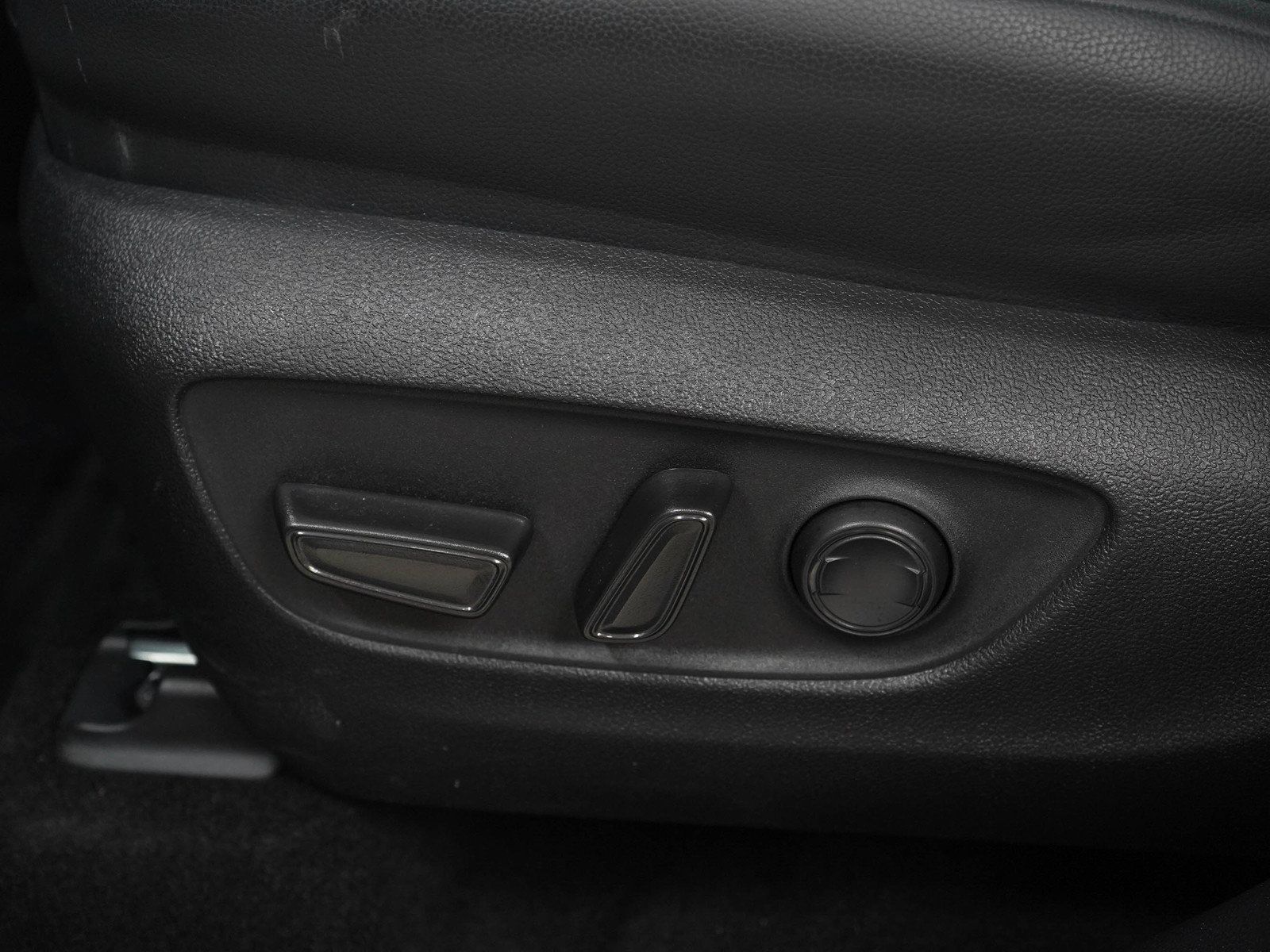 Used 2025 Toyota Highlander XLE AWD/4WD image 24