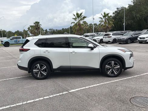 Used 2024 Nissan Rogue SL FWD image 3